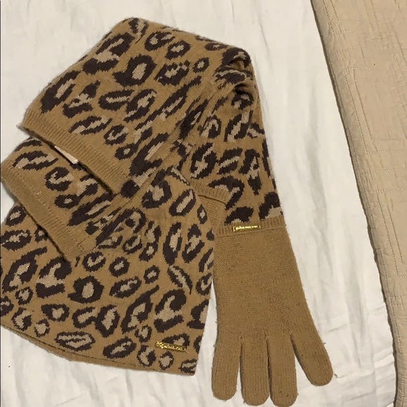 Winter Hat and elbow length gloves - Picture 1 of 2